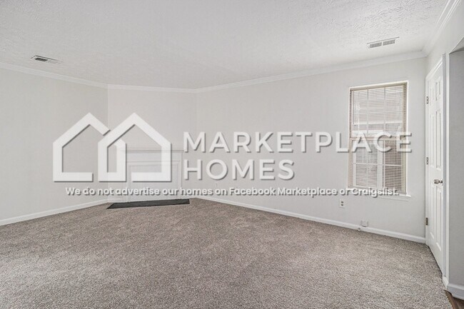 Building Photo - 2032 Charter Manor
