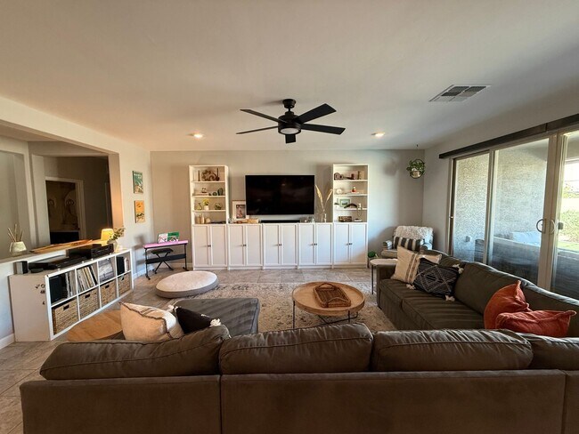 Building Photo - Spacious 4BR House in Oro Valley