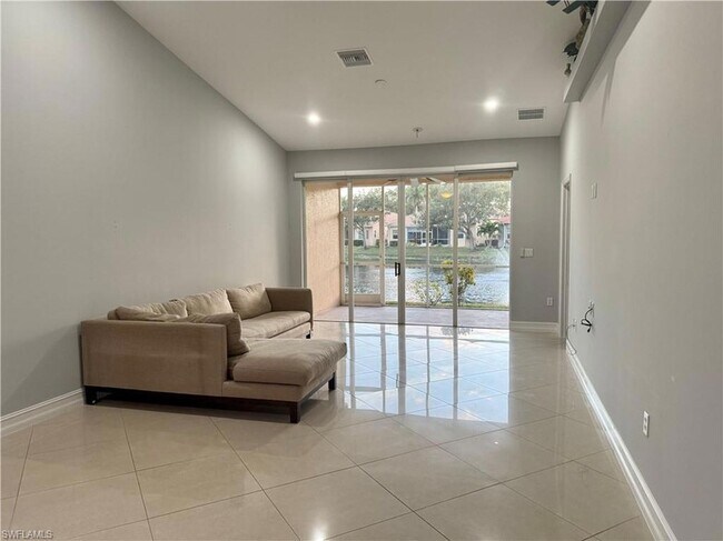 Foto del edificio - 8153 Sanctuary Dr