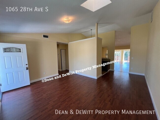 Foto del edificio - 1065 28th Ave S