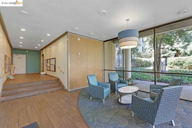 Building Photo - 310 N Civic Dr
