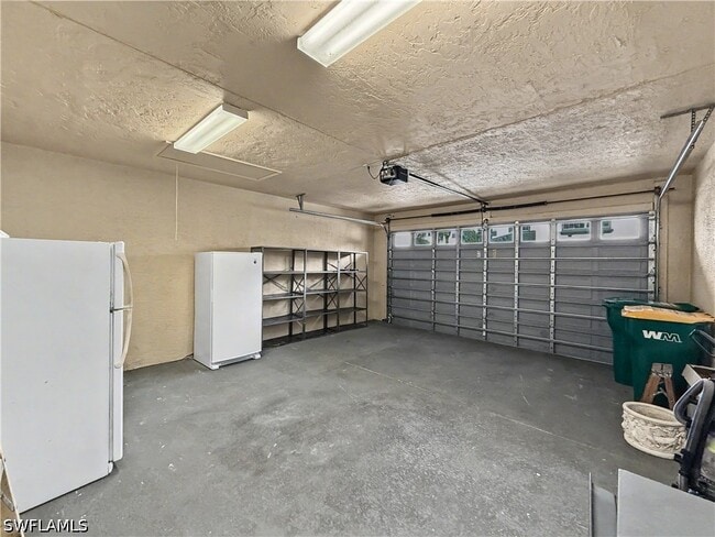 Foto del edificio - 8390 Big Acorn Cir