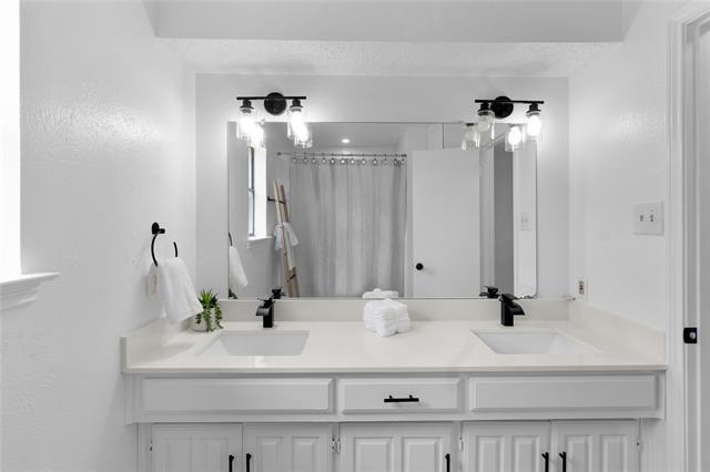 Foto del edificio - 335 Hummingbird Ln