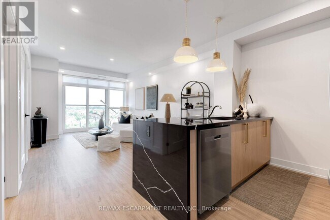 Photo du bâtiment - 470 Dundas St E