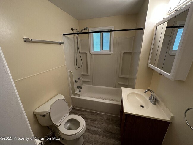 Foto del edificio - 315 E Elm St