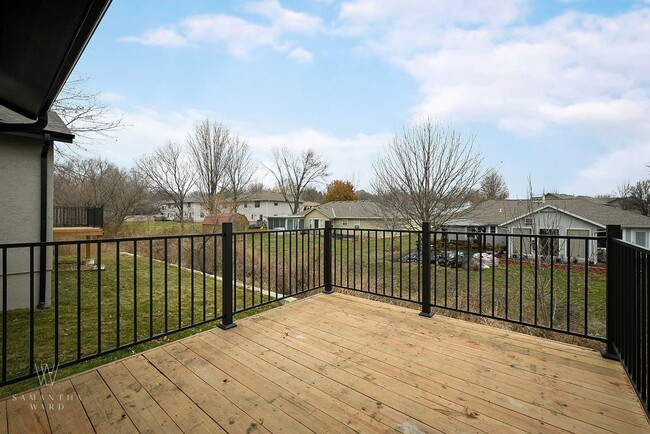 Building Photo - Four Bedroom Single Family Home