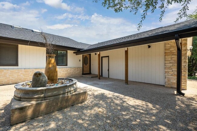 Building Photo - 3205 MacArthur Ave