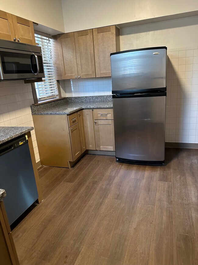 Unidad de cocina 1 - 4947 Cote Brilliante Ave