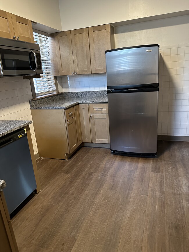 Kitchen unit 1 - 4947 Cote Brilliante Ave