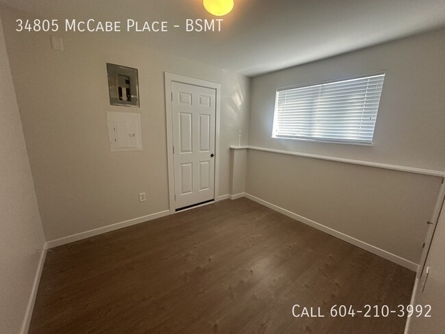 Photo du bâtiment - Spacious Suite in Abbotsford