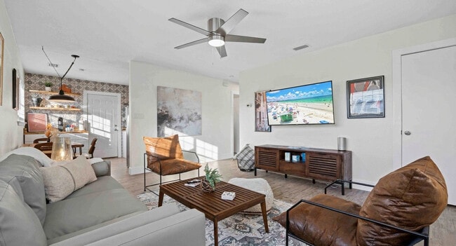 Building Photo - 209 Angelfish Ave.