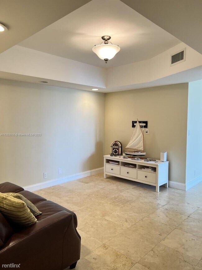 Foto del edificio - 2 br, 2 bath Condo - 20281 E Country Club ...