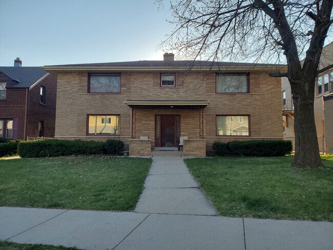 Building Photo - 3211 S Howell Ave