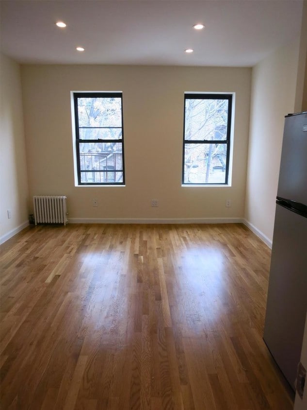 Primary Photo - 430 E 9th St