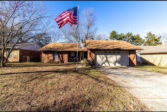 Building Photo - 4520 Forest Hills Dr