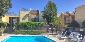 Primary Photo - 10511 Lindley Ave