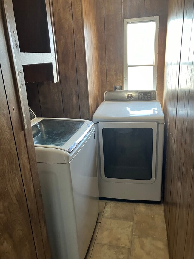 Building Photo - 447-970-970 Arlington Rd