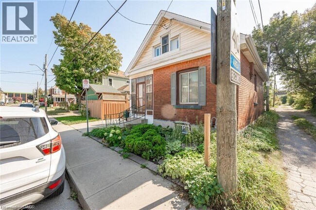 Building Photo - 252 Beechwood Ave