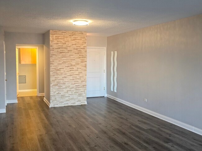 Building Photo - 635 Perrie Dr