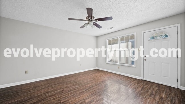 Foto del edificio - 3712 Firethorne Dr