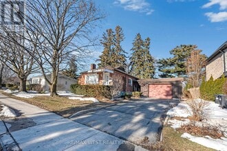 Building Photo - 1607 Kenmuir Ave