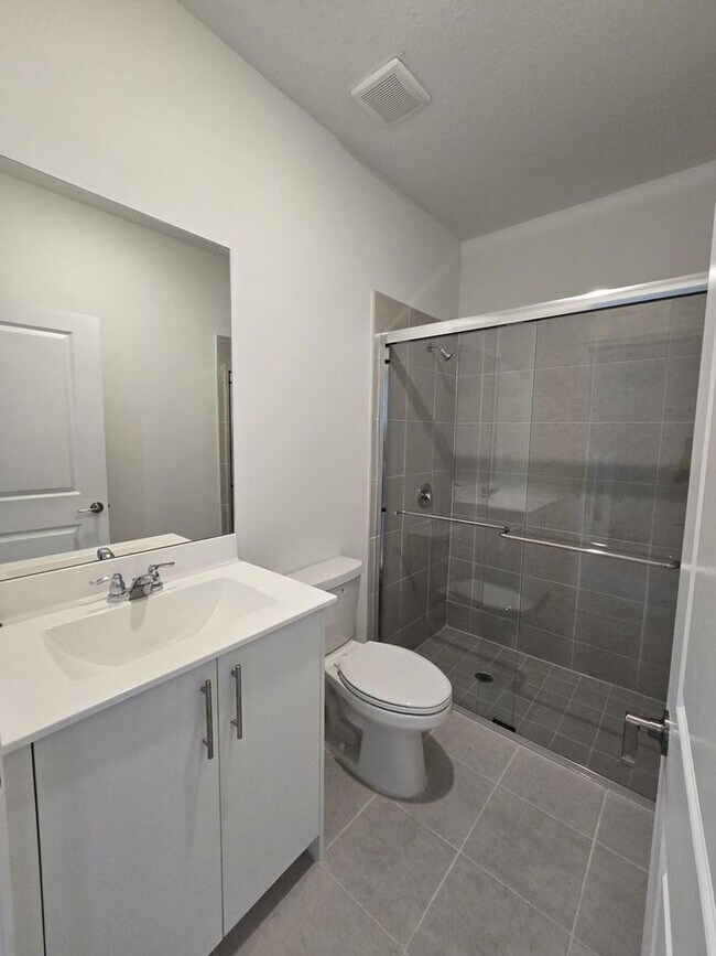 Building Photo - Brand New 3 Bed / 3 Bath Town home Modern Living Florida City FL 33034