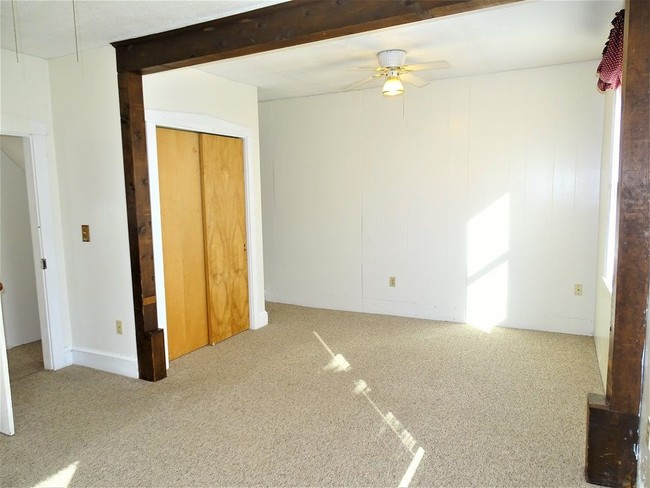 Building Photo - 388 E Sunhill Rd