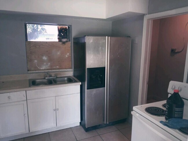 Foto del edificio - 2398 NW 33rd St