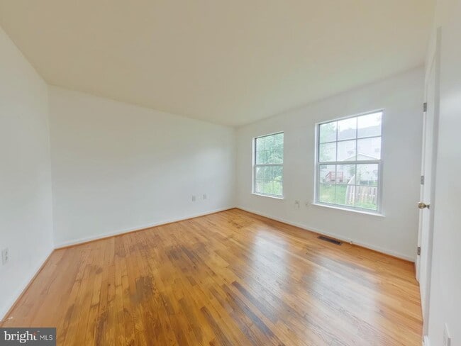 Building Photo - 118 Parkside Dr
