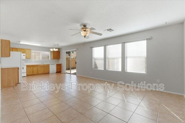 Building Photo - 2413 E Hazeltine Way