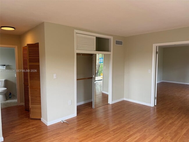 Foto del edificio - 2640 NE 135th St