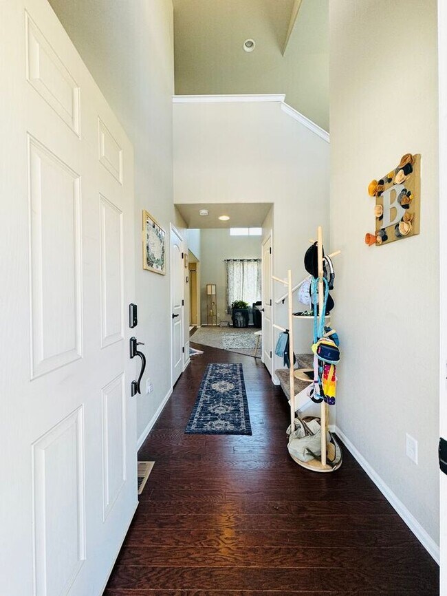 Building Photo - Spacious 3 bed/ 2.5 bath House In Severance