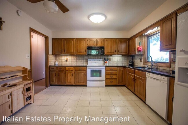 Building Photo - 4 br, 3 bath House - 2941 Dimrill Stair