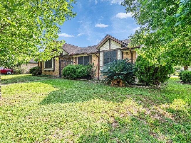 Building Photo - 4002 Thistledown Dr