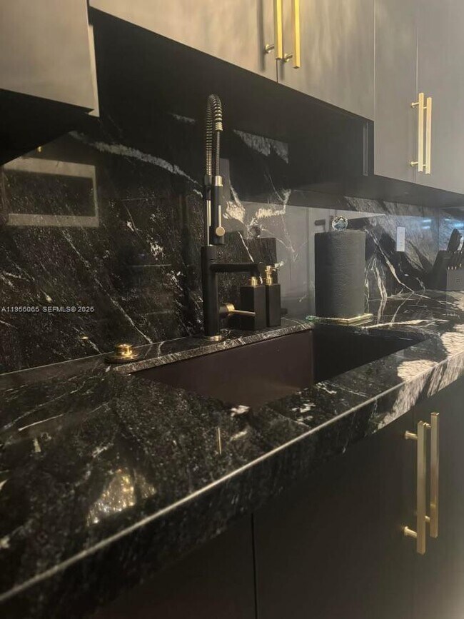 Foto del edificio - 100 Lincoln Rd