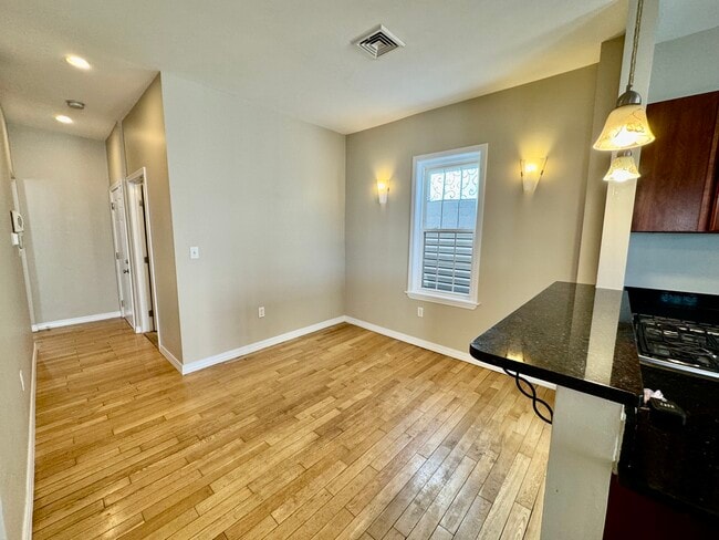 Building Photo - 22 Elmore St