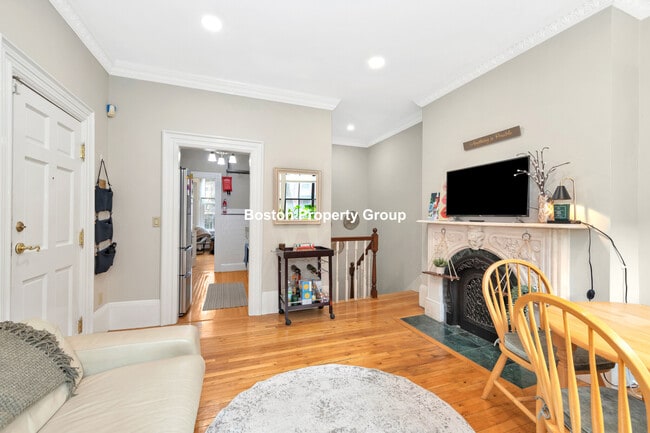 Building Photo - 32 E Springfield St