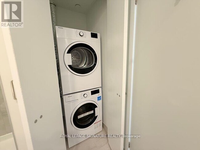 Photo du bâtiment - 1 Fairview Rd E