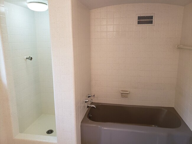 Foto del edificio - 18483 Greenlawn St