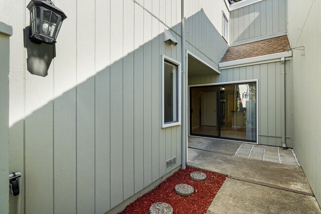 Building Photo - 5227 Riverdale Ct