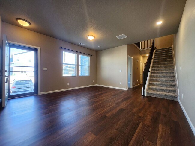 Foto del edificio - Modern Luxury Home for Rent in Desirable W...