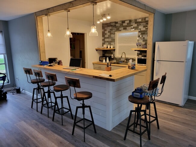 Foto del edificio - 22227 Hernando Ave