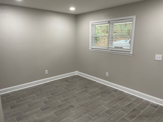 Foto del edificio - Available Soon!