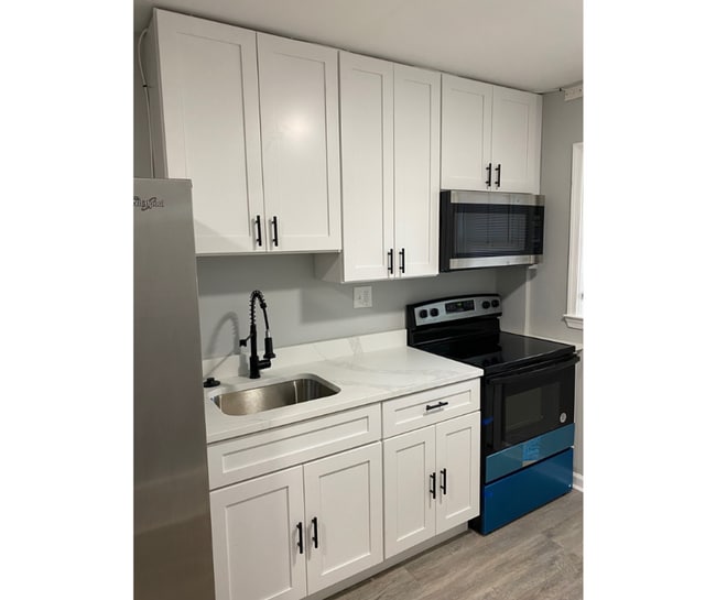 Building Photo - 1212 Sherwood Ave