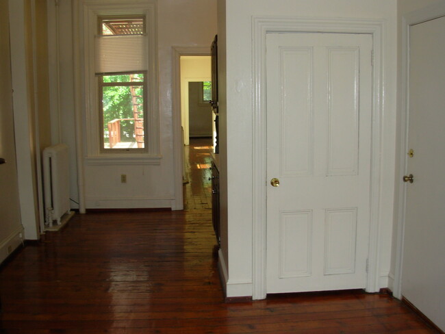 Dining Area - 29 E James St