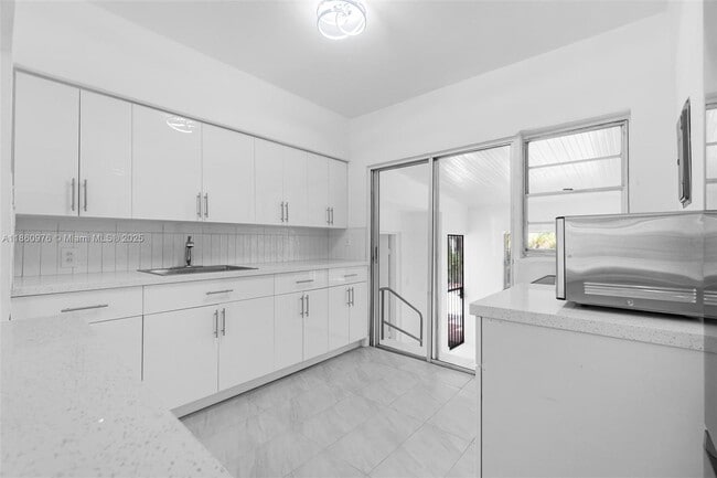 Building Photo - 1107 El Rado St