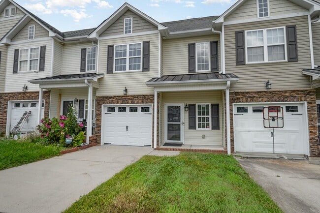Building Photo - Spacious 2-Story Townhome with Finished Ba...
