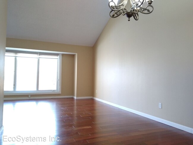 Building Photo - 6 br, 3 bath House - 715 S. Evanston St