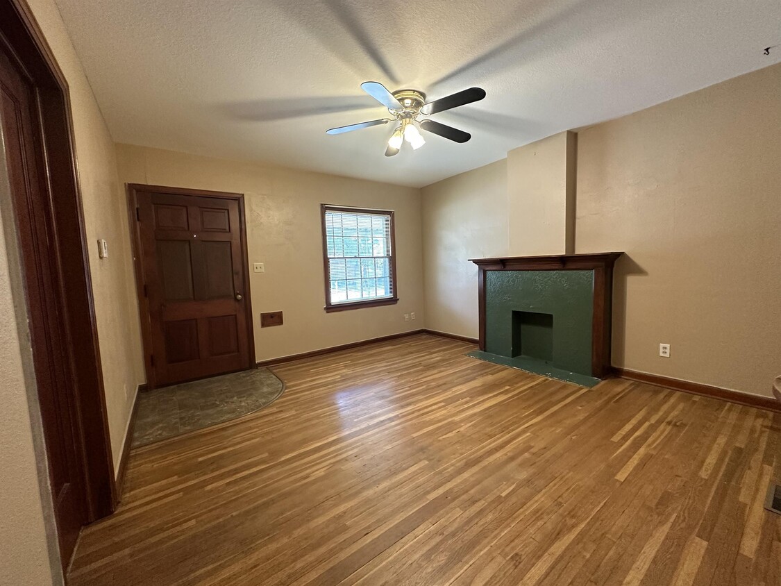 Primary Photo - 4105 E Orme St