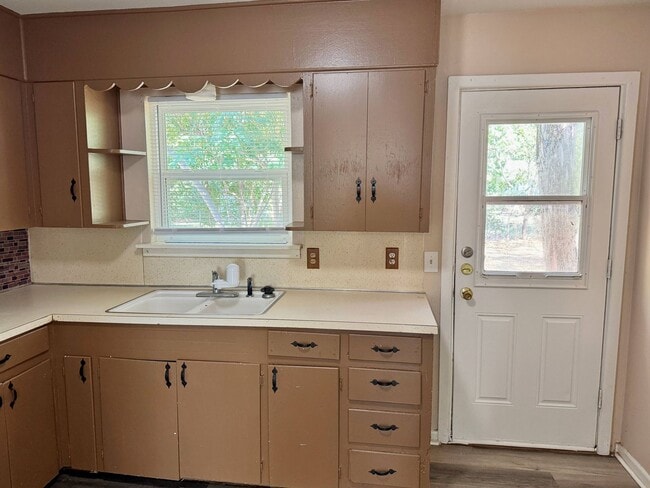 Building Photo - 102 Ave G